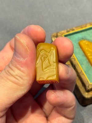 Five small Chinese tianhuang seals with a box, Eryue Xuan 二樂軒, Xinyu 心畬, Fu Ru 溥儒, Jiu Wangsun 舊王孫 and Luoshi Huiguan 羅室會館 mark, 19/20th C. — photo 27