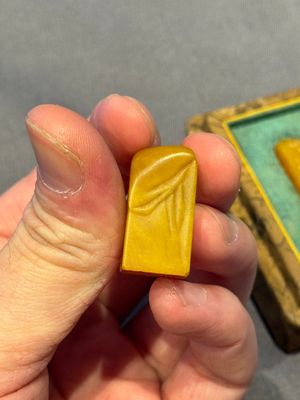 Five small Chinese tianhuang seals with a box, Eryue Xuan 二樂軒, Xinyu 心畬, Fu Ru 溥儒, Jiu Wangsun 舊王孫 and Luoshi Huiguan 羅室會館 mark, 19/20th C. — photo 29