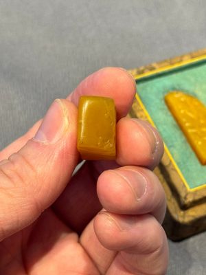 Five small Chinese tianhuang seals with a box, Eryue Xuan 二樂軒, Xinyu 心畬, Fu Ru 溥儒, Jiu Wangsun 舊王孫 and Luoshi Huiguan 羅室會館 mark, 19/20th C. — photo 38