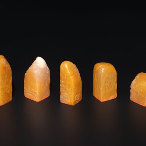 Five small Chinese tianhuang seals with a box, Eryue Xuan 二樂軒, Xinyu 心畬, Fu Ru 溥儒, Jiu Wangsun 舊王孫 and Luoshi Huiguan 羅室會館 mark, 19/20th C. — photo 3