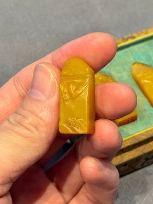 Five small Chinese tianhuang seals with a box, Eryue Xuan 二樂軒, Xinyu 心畬, Fu Ru 溥儒, Jiu Wangsun 舊王孫 and Luoshi Huiguan 羅室會館 mark, 19/20th C. — photo 18