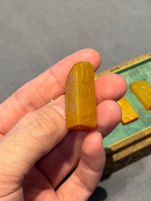 Five small Chinese tianhuang seals with a box, Eryue Xuan 二樂軒, Xinyu 心畬, Fu Ru 溥儒, Jiu Wangsun 舊王孫 and Luoshi Huiguan 羅室會館 mark, 19/20th C. — photo 3