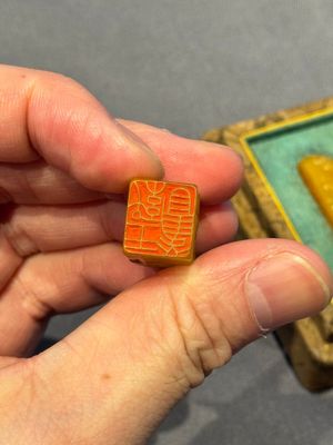 Five small Chinese tianhuang seals with a box, Eryue Xuan 二樂軒, Xinyu 心畬, Fu Ru 溥儒, Jiu Wangsun 舊王孫 and Luoshi Huiguan 羅室會館 mark, 19/20th C. — photo 31