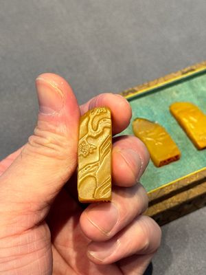 Five small Chinese tianhuang seals with a box, Eryue Xuan 二樂軒, Xinyu 心畬, Fu Ru 溥儒, Jiu Wangsun 舊王孫 and Luoshi Huiguan 羅室會館 mark, 19/20th C. — photo 5