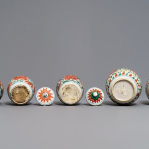 Five small Chinese wucai vases, Transitional period and Kangxi — photo 5