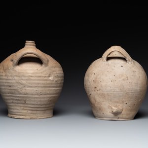 Five stoneware jugs or pilgrim flasks, including a Raeren example with armorial design, 16/17th C. and later — photo 11