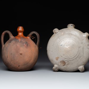 Five stoneware jugs or pilgrim flasks, including a Raeren example with armorial design, 16/17th C. and later — photo 14