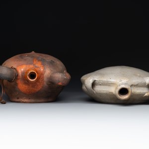 Five stoneware jugs or pilgrim flasks, including a Raeren example with armorial design, 16/17th C. and later — photo 18