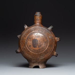 Five stoneware jugs or pilgrim flasks, including a Raeren example with armorial design, 16/17th C. and later — photo 2