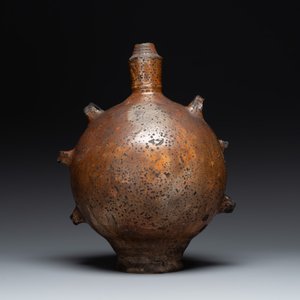 Five stoneware jugs or pilgrim flasks, including a Raeren example with armorial design, 16/17th C. and later — photo 4