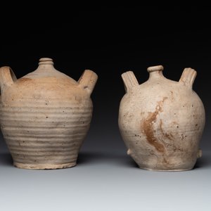 Five stoneware jugs or pilgrim flasks, including a Raeren example with armorial design, 16/17th C. and later — photo 8