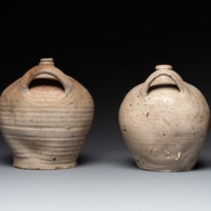 Five stoneware jugs or pilgrim flasks, including a Raeren example with armorial design, 16/17th C. and later — photo 9