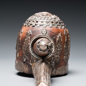 Five Tibetan ritual objects in copper, silver, jade and wood, 19/20th C. — 照片 15