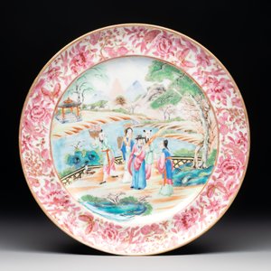 Five unusual and fine Chinese Canton famille rose dishes with puce-enamelled rims, 19th C. — photo 2