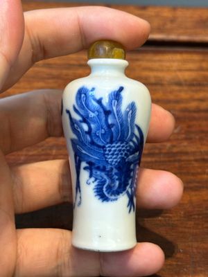 Five various Chinese blue and white snuff bottles, Yongzheng mark, 19/20th — photo 22