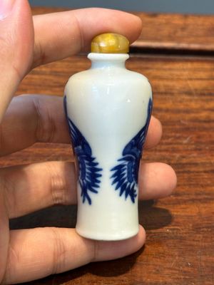 Five various Chinese blue and white snuff bottles, Yongzheng mark, 19/20th — photo 25
