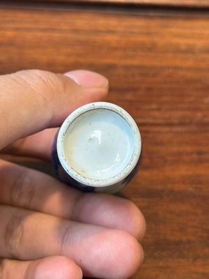 Five various Chinese blue and white snuff bottles, Yongzheng mark, 19/20th — photo 29