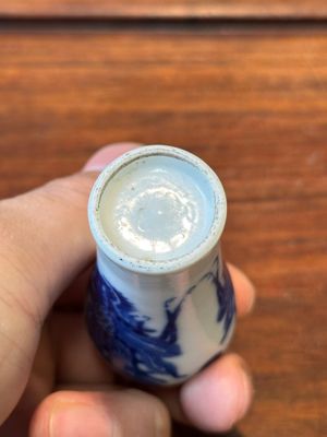 Five various Chinese blue and white snuff bottles, Yongzheng mark, 19/20th — photo 31