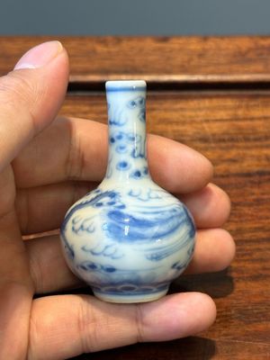 Five various Chinese blue and white snuff bottles, Yongzheng mark, 19/20th — photo 42