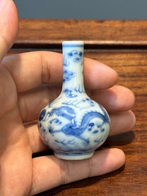 Five various Chinese blue and white snuff bottles, Yongzheng mark, 19/20th — photo 44