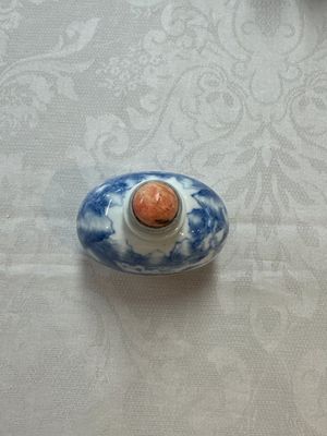 Five various Chinese blue and white snuff bottles, Yongzheng, Qianlong and Tongzhi marks, 19th C. — photo 21