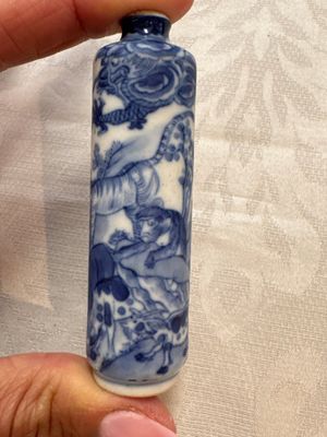 Five various Chinese blue and white snuff bottles, Yongzheng, Qianlong and Tongzhi marks, 19th C. — photo 28