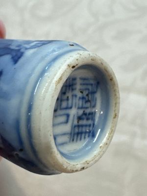 Five various Chinese blue and white snuff bottles, Yongzheng, Qianlong and Tongzhi marks, 19th C. — photo 32