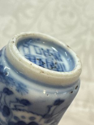 Five various Chinese blue and white snuff bottles, Yongzheng, Qianlong and Tongzhi marks, 19th C. — photo 33