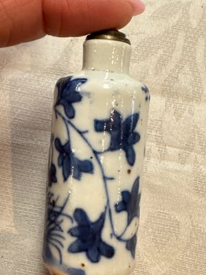 Five various Chinese blue and white snuff bottles, Yongzheng, Qianlong and Tongzhi marks, 19th C. — photo 35