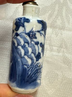 Five various Chinese blue and white snuff bottles, Yongzheng, Qianlong and Tongzhi marks, 19th C. — photo 36