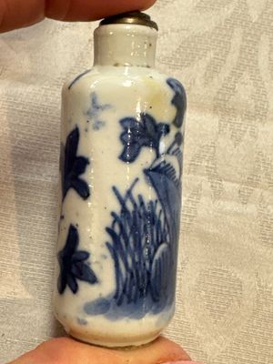 Five various Chinese blue and white snuff bottles, Yongzheng, Qianlong and Tongzhi marks, 19th C. — photo 37