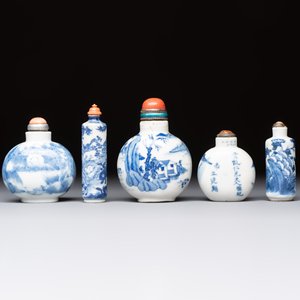 Five various Chinese blue and white snuff bottles, Yongzheng, Qianlong and Tongzhi marks, 19th C. — photo 4