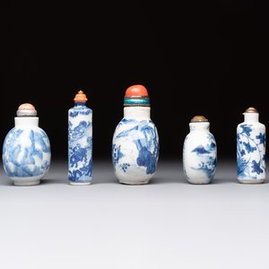 Five various Chinese blue and white snuff bottles, Yongzheng, Qianlong and Tongzhi marks, 19th C. — photo 5