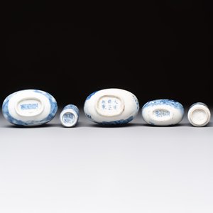 Five various Chinese blue and white snuff bottles, Yongzheng, Qianlong and Tongzhi marks, 19th C. — photo 7