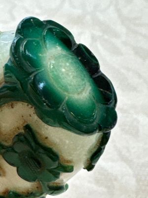 Five various Chinese cloisonné, glass, horn and enamel snuff bottles, Qianlong mark, 19/20th C. — photo 23