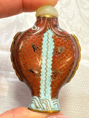 Five various Chinese cloisonné, glass, horn and enamel snuff bottles, Qianlong mark, 19/20th C. — photo 34