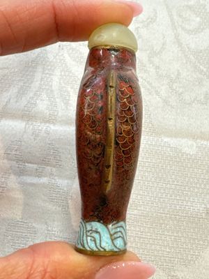 Five various Chinese cloisonné, glass, horn and enamel snuff bottles, Qianlong mark, 19/20th C. — photo 35