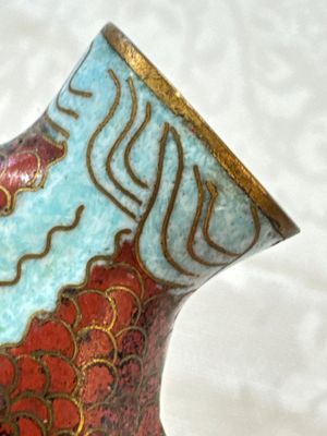 Five various Chinese cloisonné, glass, horn and enamel snuff bottles, Qianlong mark, 19/20th C. — photo 38