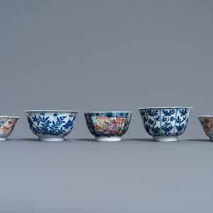 Five various Chinese cups and saucers and a small dish, Kangxi/Qianlong — photo 6