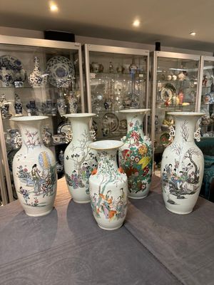 Five various Chinese famille rose vases, 19/20th C. — 照片 1