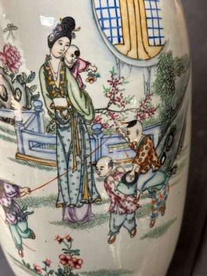 Five various Chinese famille rose vases, 19/20th C. — 照片 26