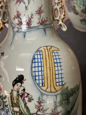 Five various Chinese famille rose vases, 19/20th C. — 照片 27