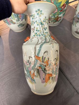 Five various Chinese famille rose vases, 19/20th C. — photo 2