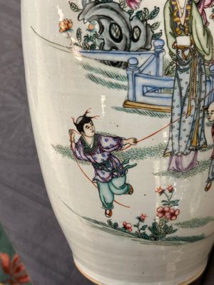 Five various Chinese famille rose vases, 19/20th C. — photo 25