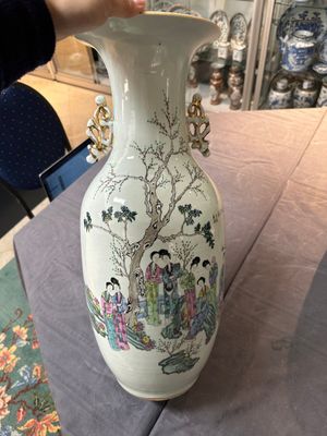 Five various Chinese famille rose vases, 19/20th C. — photo 35