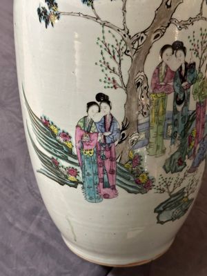 Five various Chinese famille rose vases, 19/20th C. — photo 36