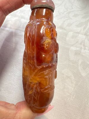 Five various Chinese jade, jadeite, agate and glass snuff bottles, 19th C. — photo 11