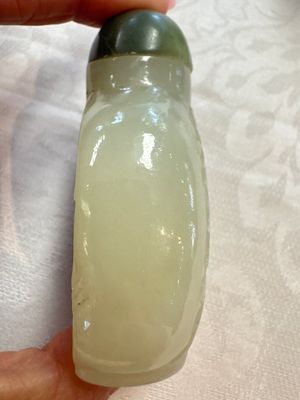 Five various Chinese jade, jadeite, agate and glass snuff bottles, 19th C. — photo 18
