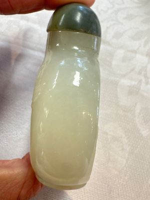 Five various Chinese jade, jadeite, agate and glass snuff bottles, 19th C. — photo 20