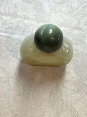 Five various Chinese jade, jadeite, agate and glass snuff bottles, 19th C. — photo 22